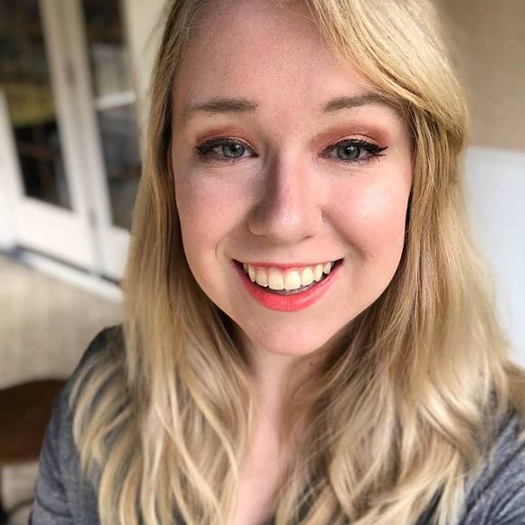 Meet your Posher, Nicole - Picture 1 of 1